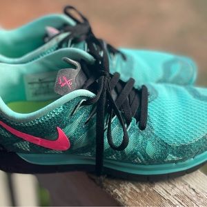 Nike free women’s size 7 green running shoes firm price